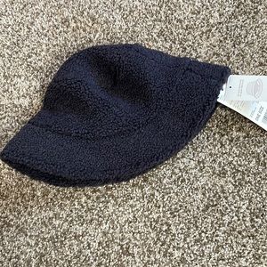 Uniqlo Faux-Sherling Bucket Hat